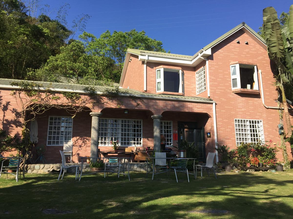 Wisdom Garden Home Stay Юли Екстериор снимка
